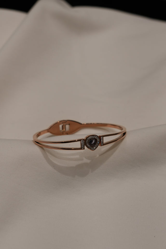 Heart shaped rosegold bangle