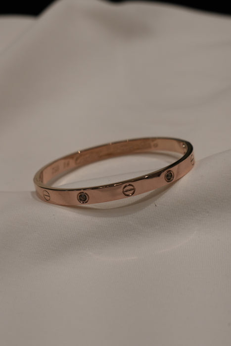 Bangle bracelet